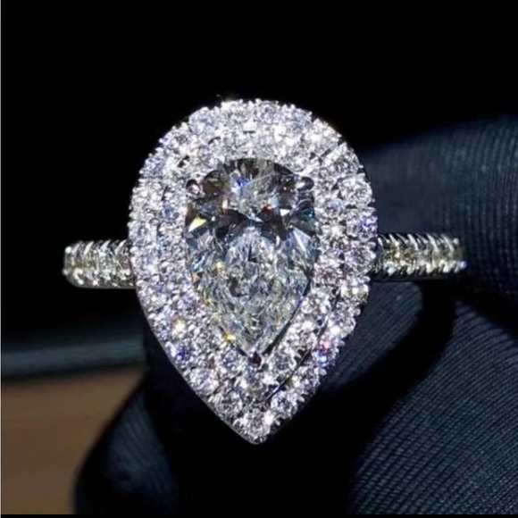 🌹Elegant silver plated, inlaid waterdrop shape zircon ring size 7 - Picture 3 of 5